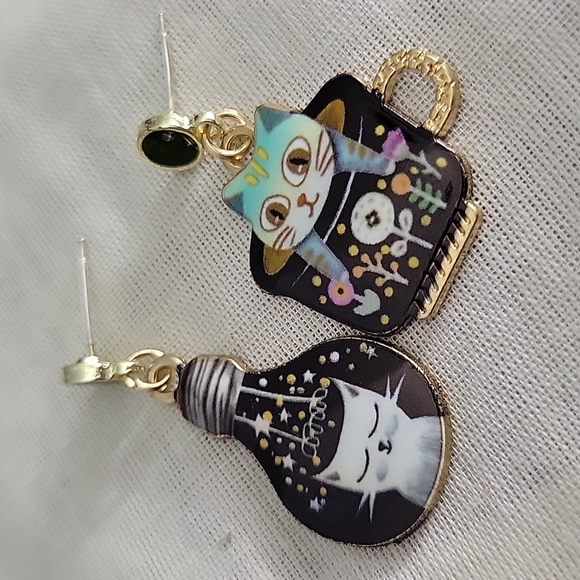 Mismatched Cats Handpainted Dangle Earrings - Picture 5 of 5